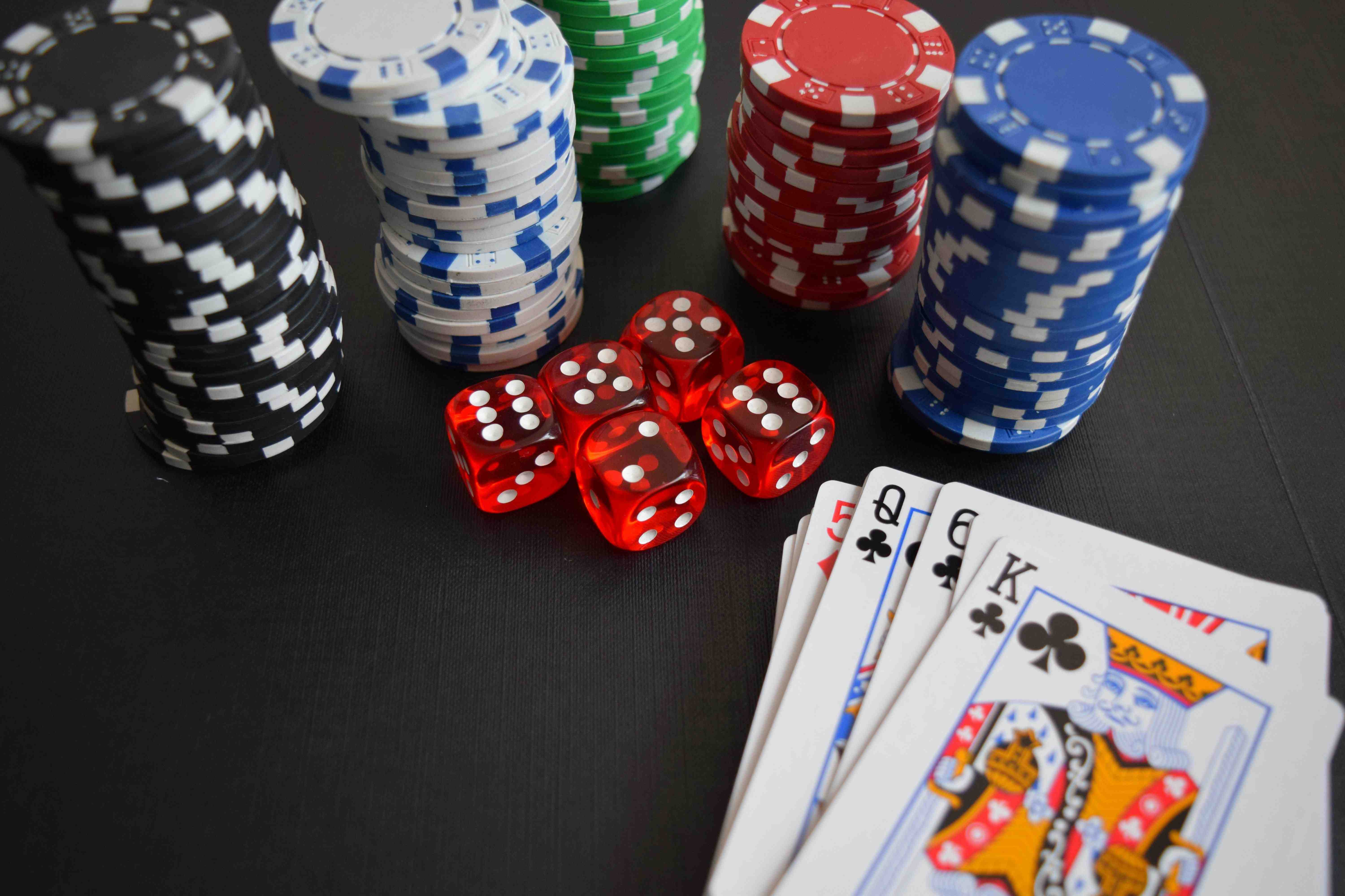 Antarmuka Aplikasi Hoki38 menampilkan fitur game slot live casino dan penarikan dana mobile